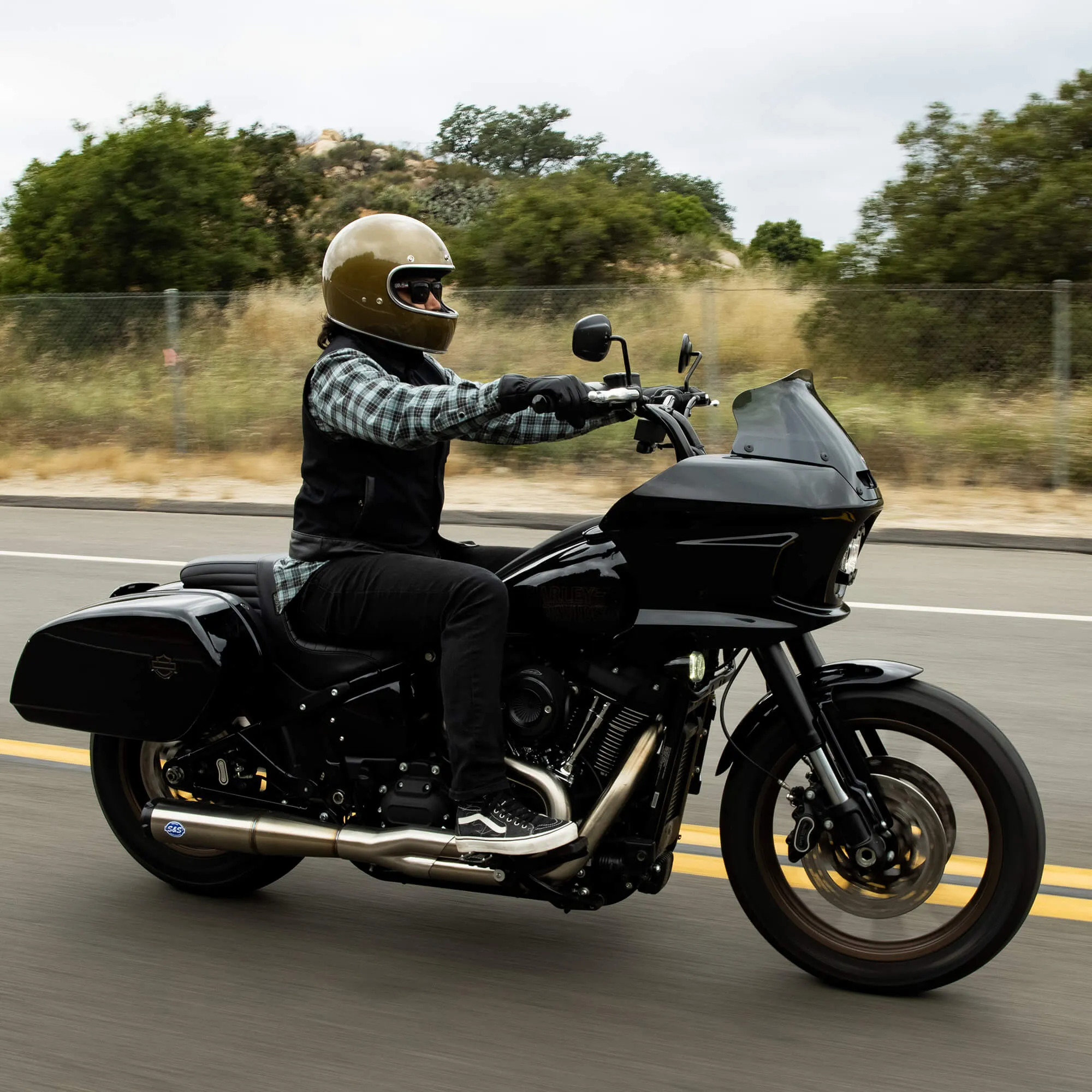 Gringo DOT/ECE R22.06 Approved Full Face Helmet - Ugly Gold Metallic